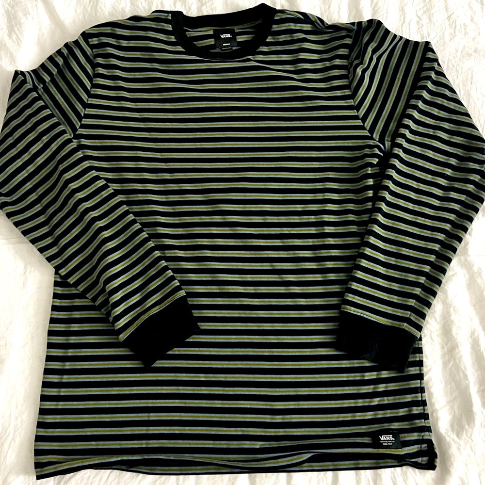 Long sleeve Vans shirt. Perfect condition. Only worn once! 🛹